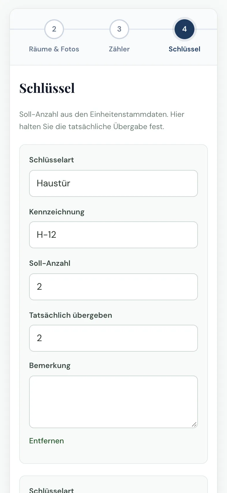 Schlüsselübergabe im Protokoll: Haustürschlüssel mit Soll-Anzahl und tatsächlich übergebener Anzahl